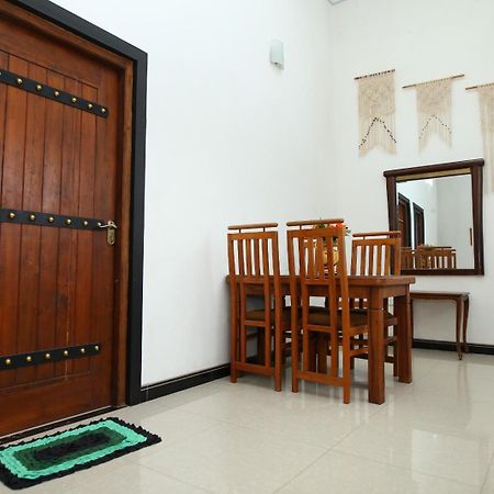 Sujee'S Guest House With Two Bed Rooms Anuradhapura Kültér fotó
