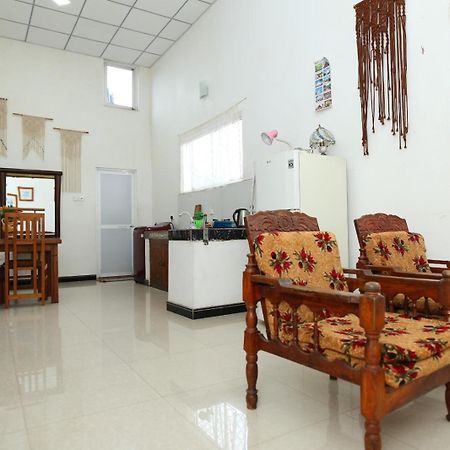 Sujee'S Guest House With Two Bed Rooms Anuradhapura Kültér fotó